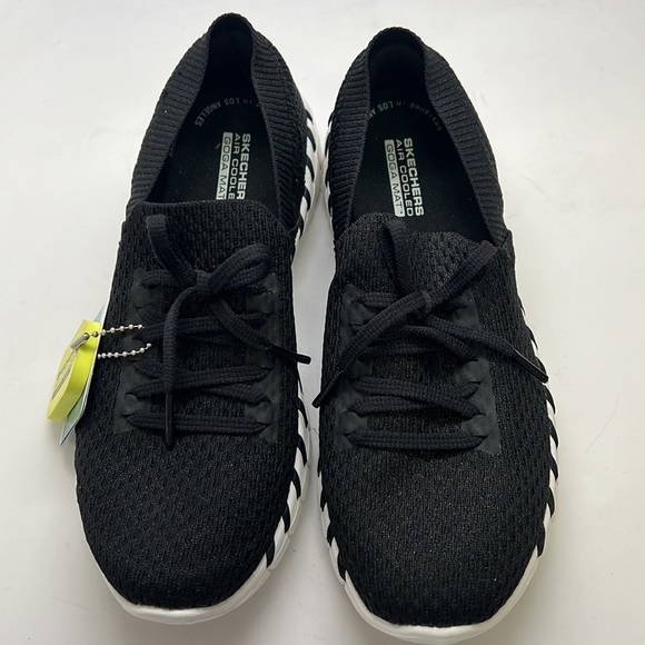 Skechers Women’s Go Walk Smart 2 Sneaker Size 6 Black/White - Picture 2 of 7